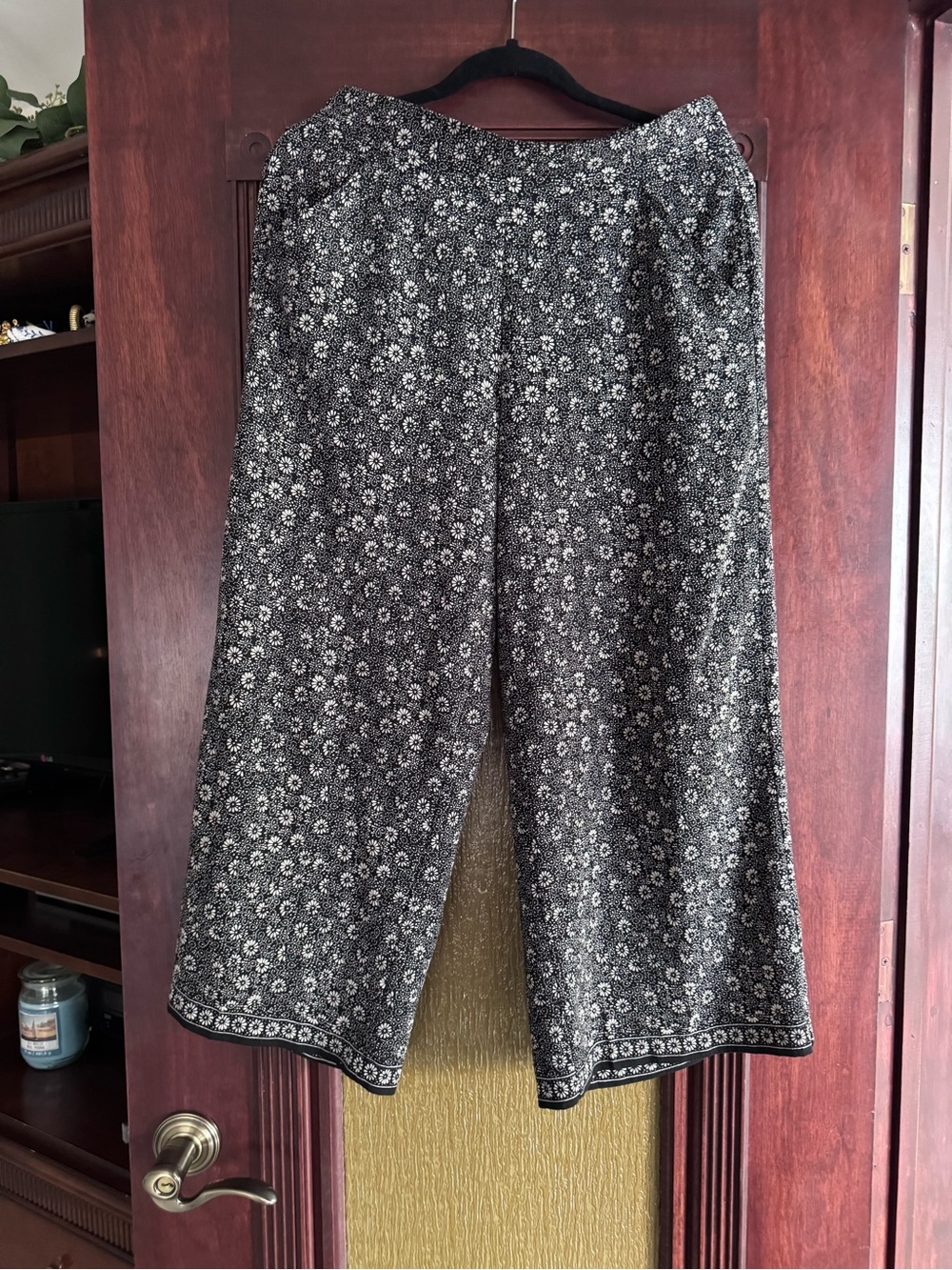 Max Studio Black & White Floral Wide-Leg Pants